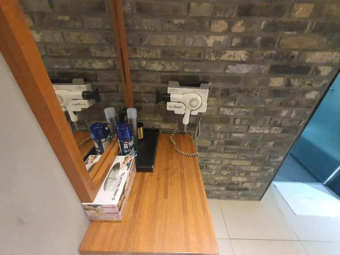 Yeonsan Oops Hotel Busan